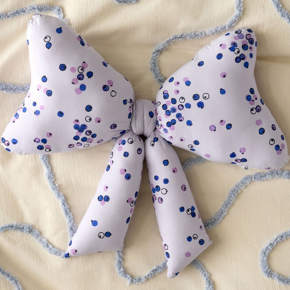 New UO Large Bow Pillow